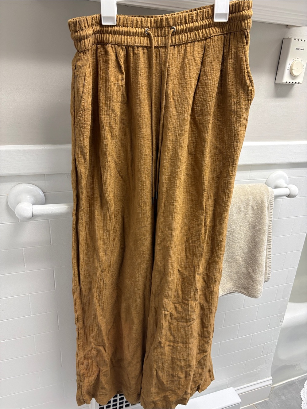 A new day Women’s Size Medium Mustard Drawstring Relaxed Pants